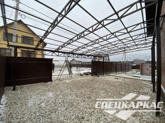 Навес из поликарбоната к дому для парковки автомобилей №9 - фото 1054